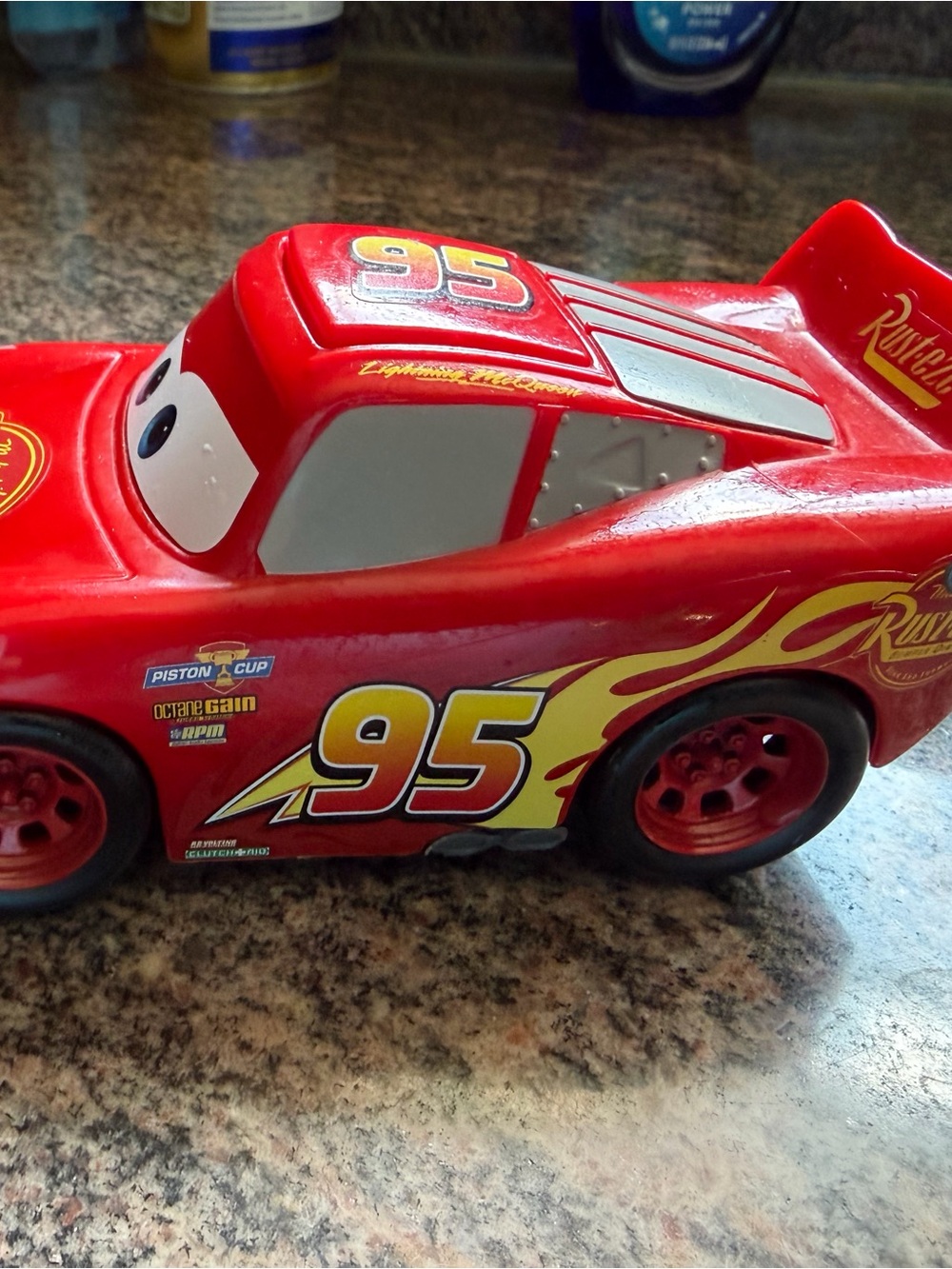 Disney Pixar Cars Lightning McQueen #95 Toy Car Rust-eze